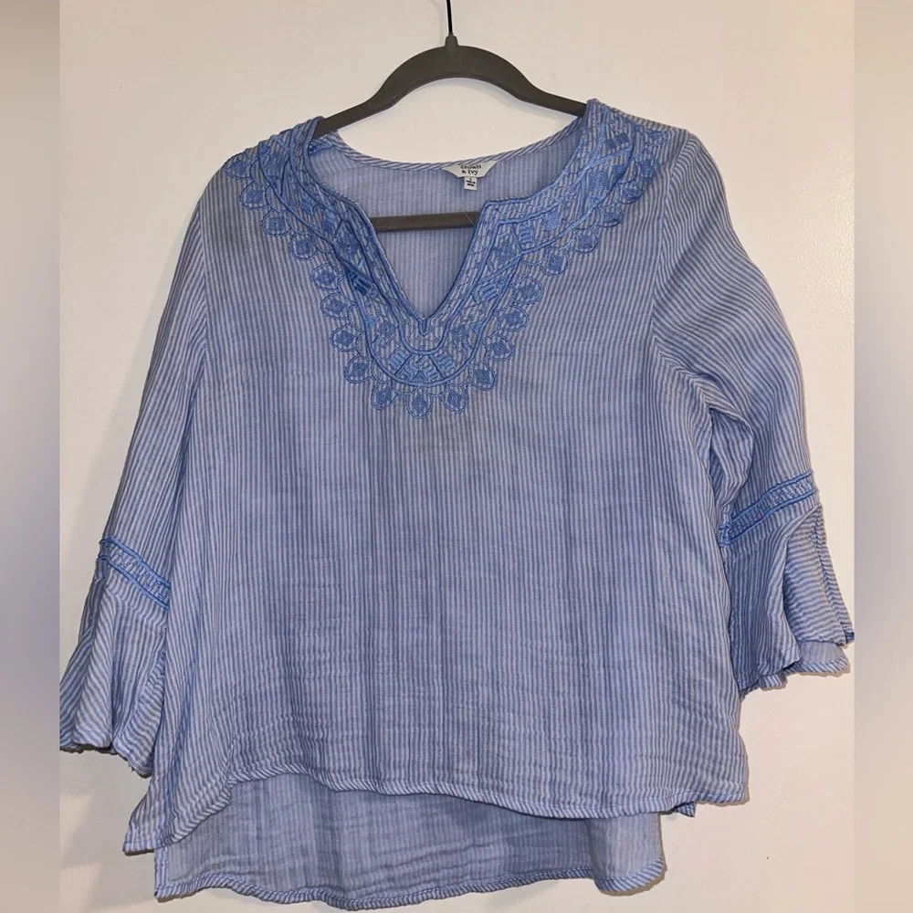 Ivory and Crown Small Blue 3/4 Sleeve Blouse